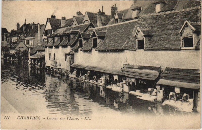 Carte postale ancienne Chartres - Lavoir sur l'Eure. à Chartres