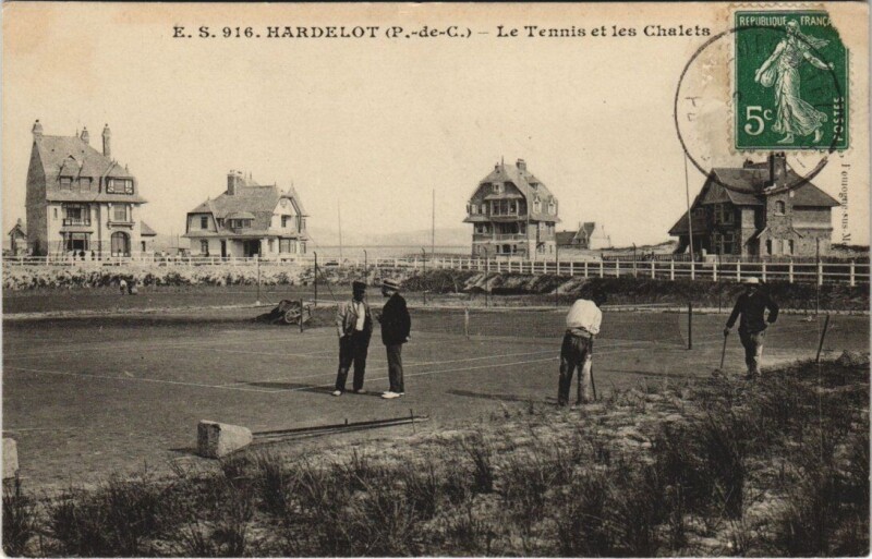 Carte postale ancienne Hardelot - Le Tennis et les Chalets