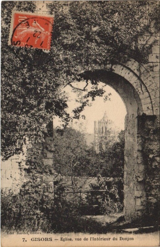 Carte postale ancienne Gisors - Eglise vue de l'Interieur du Donjon à Gisors