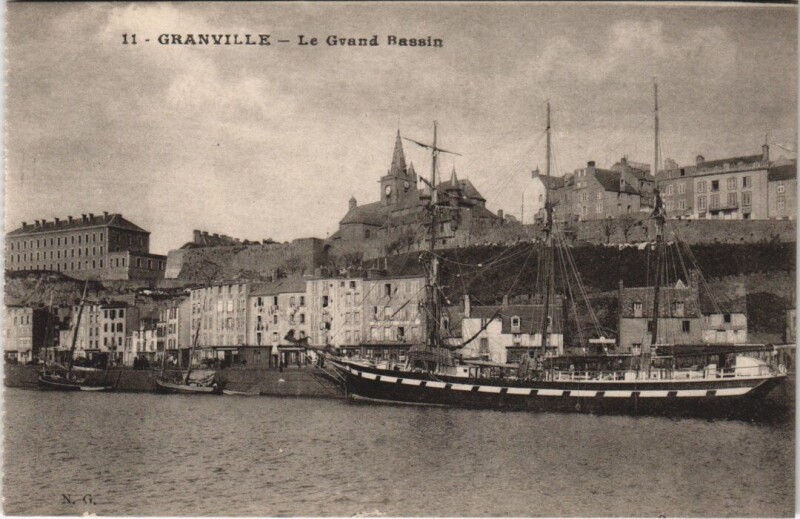 Carte postale ancienne Granville - Le Grand Bassin à Granville