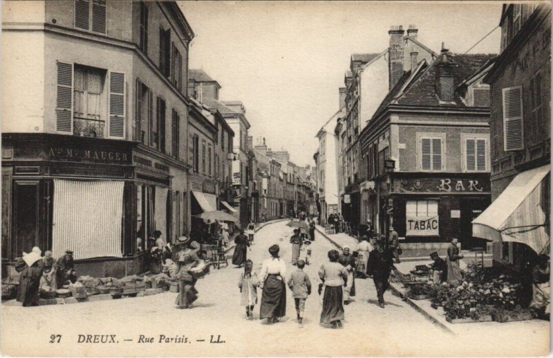 Carte postale ancienne Dreux - Rue Parisis à Dreux