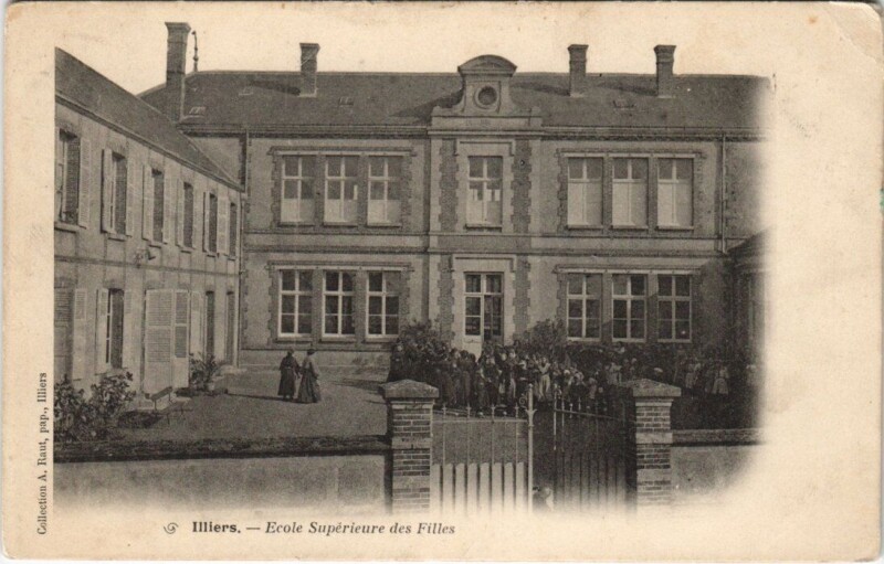 Carte postale ancienne Illiers - Ecole Superiure des Filles