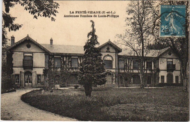 Carte postale ancienne La Ferte-Vidame - Anciennes Remises de Louis-Philippe à La Ferté-Vidame