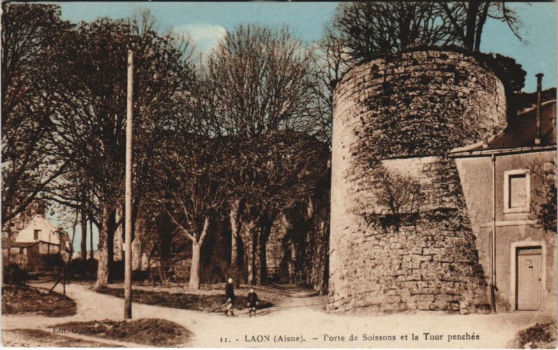 Carte postale ancienne Laon- Porte de Soissons et la Tour penchee France à Soissons