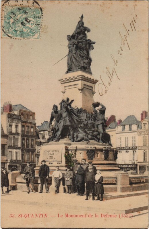 Carte postale ancienne Saint Quentin- Monument de la Defense France à Saint-Quentin