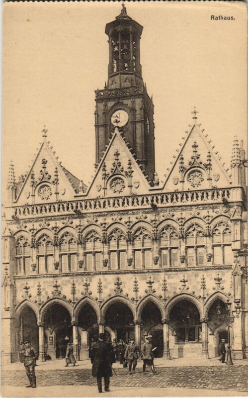 Carte postale ancienne Saint Quentin- Rathaus France à Saint-Quentin