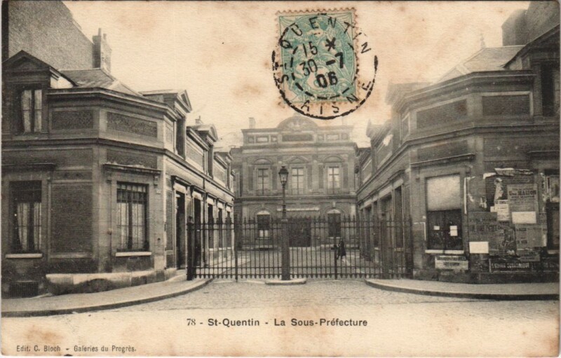 Carte postale ancienne Saint Quentin- La Sous Prefecture France à Saint-Quentin