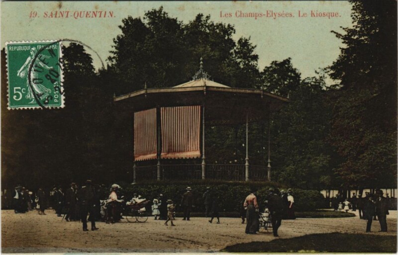 Carte postale ancienne Saint Quentin- Les Champs Elysees, Le Kiosque France à Champs