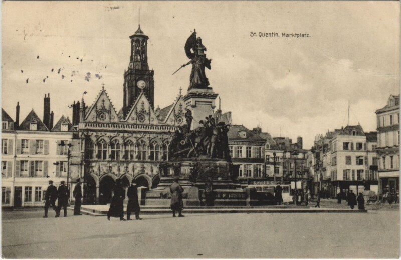 Carte postale ancienne Saint Quentin- Marktplatz France à Saint-Quentin