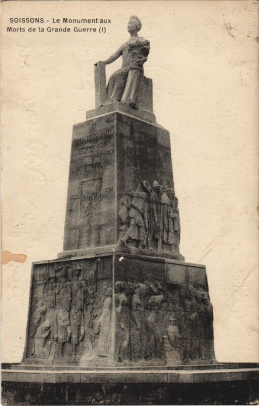 Carte postale ancienne Soissons- Monument aux Morts de a Grande Guerre France à Soissons