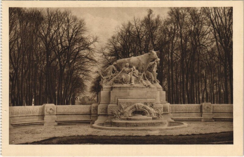 Carte postale ancienne Saint Quentin- Denkmal im Park France à Saint-Quentin