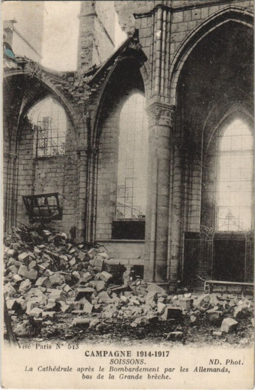 Carte postale ancienne Soissons- La Cathedrale apres la bombardement France à Soissons
