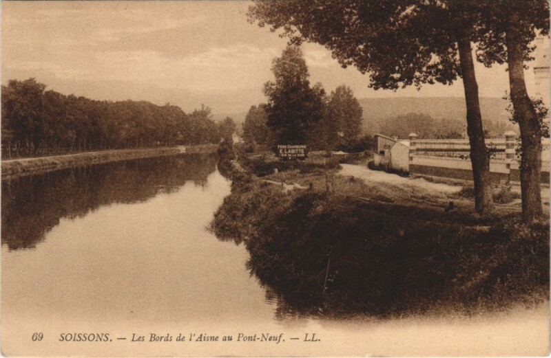 Carte postale ancienne Soissons- Les Bords de l'Aisne au Pont Neuf France à Soissons