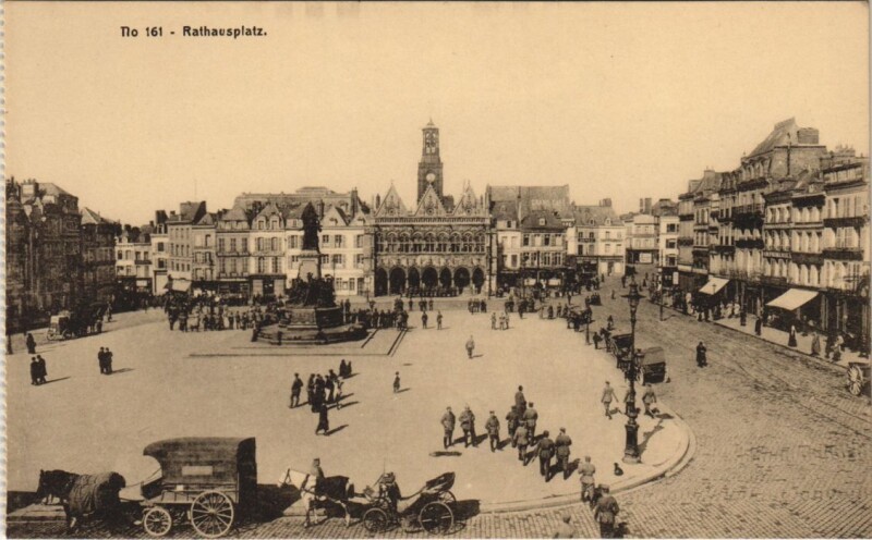 Carte postale ancienne Saint Quentin- Rathausplatz France à Saint-Quentin