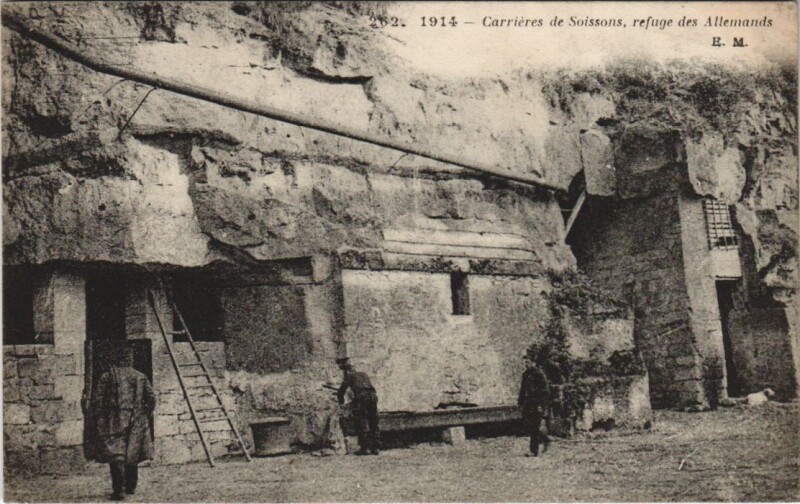 Carte postale ancienne Soissons- Carrieres, refuge des Allemands France à Soissons