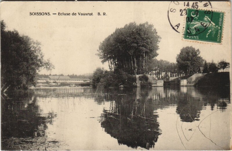 Carte postale ancienne Soissons- Ecluse de Vauxrot France à Soissons