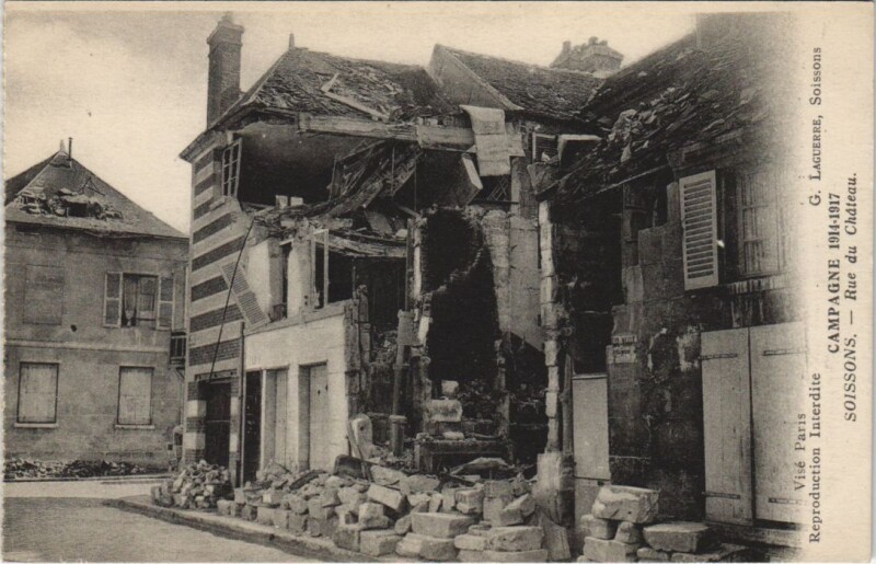 Carte postale ancienne Soissons- Rue du Chateau France à Soissons