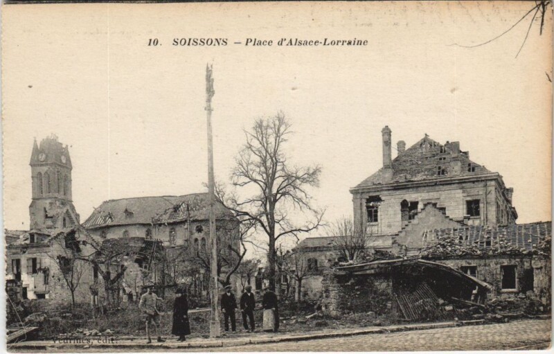 Carte postale ancienne Soissons- Place d'Alsace Lorraine France à Soissons