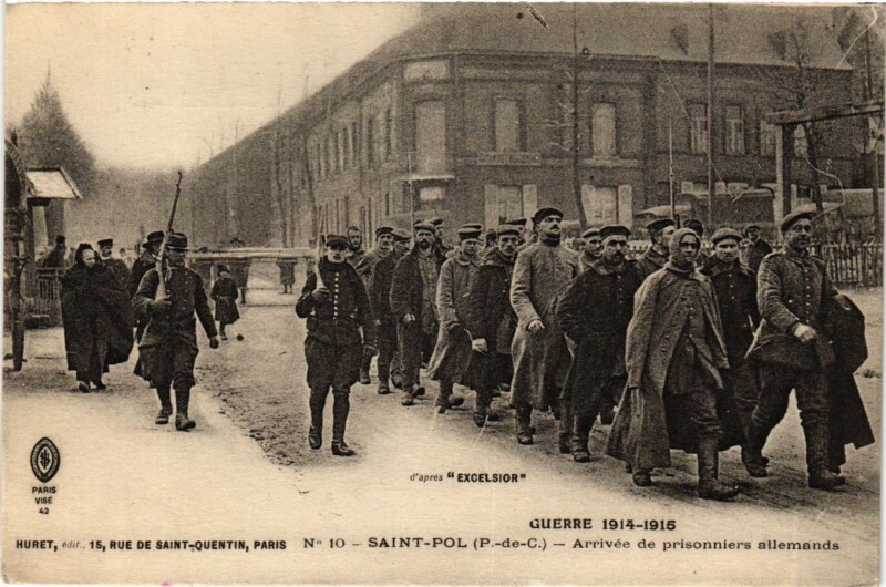 Carte postale ancienne Guerre 1914-1918 - Saint-Pol (P.-de-C.) - Arrivée de prisonniers.