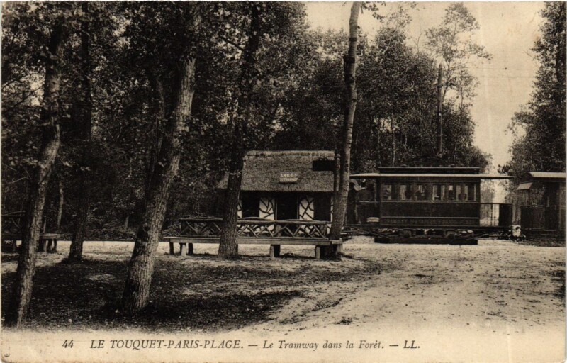 Carte postale ancienne Le Touquet-Paris-Plage - Le Tramway dans la Foret au Touquet-Paris-Plage