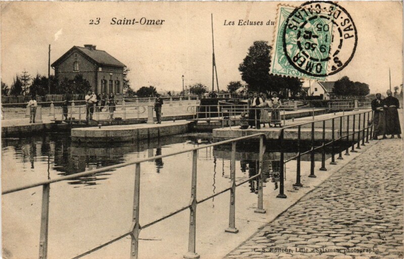 Carte postale ancienne Saint-Omer - Les Ecluses du à Saint-Omer