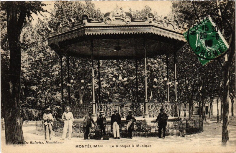 Carte postale ancienne Drome Montelimar Le Kiosque a Musique