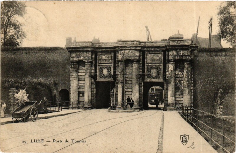 Carte postale ancienne Nord Lille Porte de Tournai à Lille