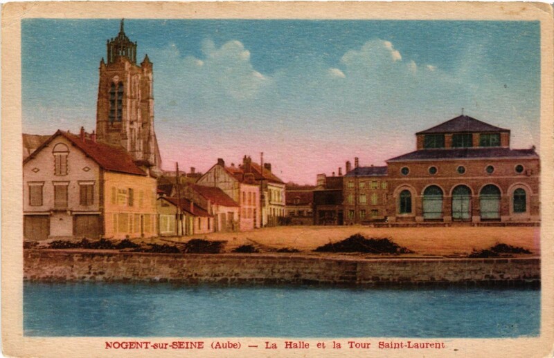Carte postale ancienne Nogent sur Seine- La Halle et la Tour Saint Laurent France à Nogent-sur-Seine