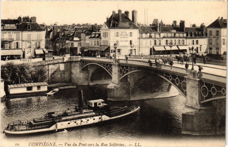 Carte postale ancienne Compiegne - Vue du Pont vers la Rue Solferino à Compiègne
