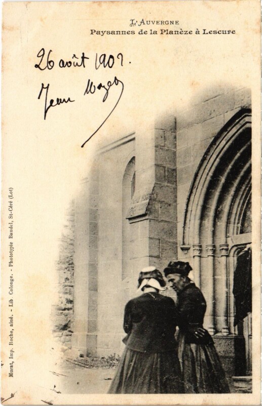 Carte postale ancienne Paysannes de la Planeze a Lescure Cantal