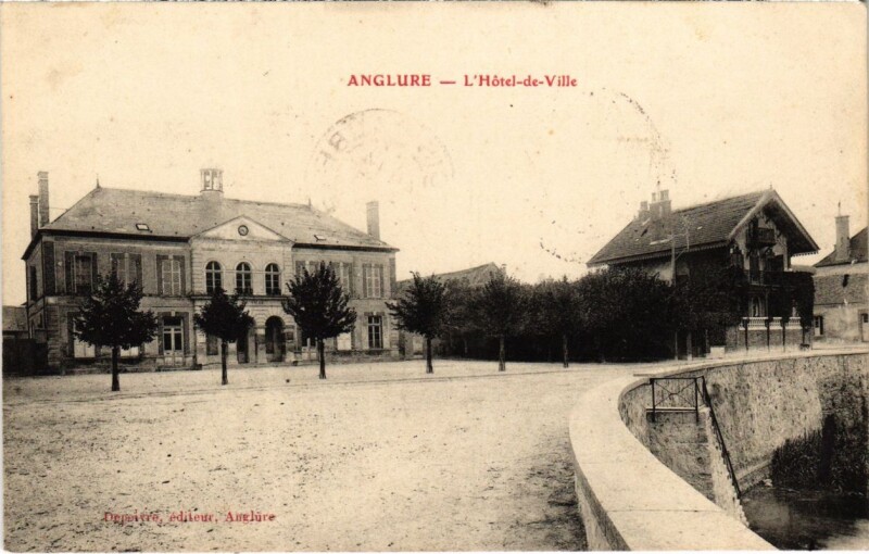 Carte postale ancienne Anglure - L'Hotel de Ville à Anglure