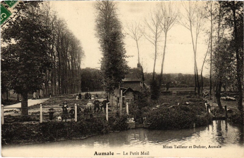 Carte postale ancienne Aumale - Le Petit Mail à Aumale