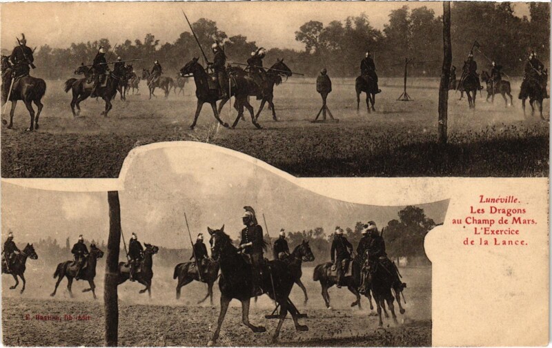 Carte postale ancienne Militaire Lunéville - Les Dragons au Champ de Mars à Lunéville