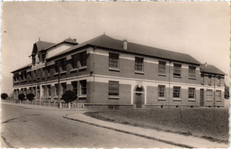 Carte postale ancienne Montmagny - Groupe scolaire Jules-Ferry à Montmagny