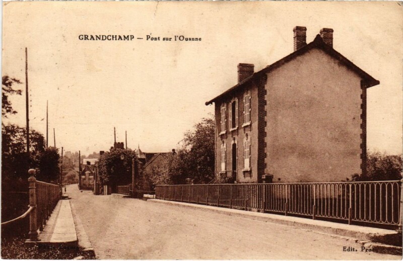 Carte postale ancienne Grandchamp - Pont sur l'Ouanne à Ouanne