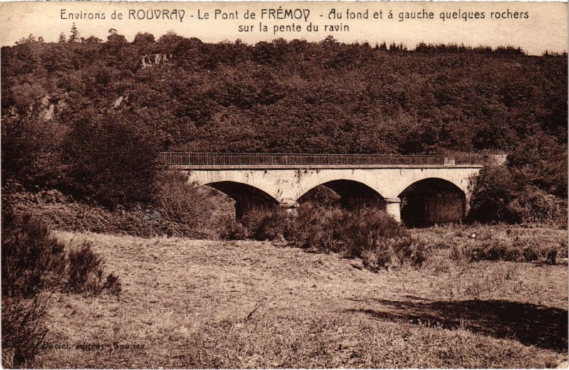 Carte postale ancienne Env. de Rouvray - Le Pont de Fremod - Au fond et a gauche quelq à Rouvray