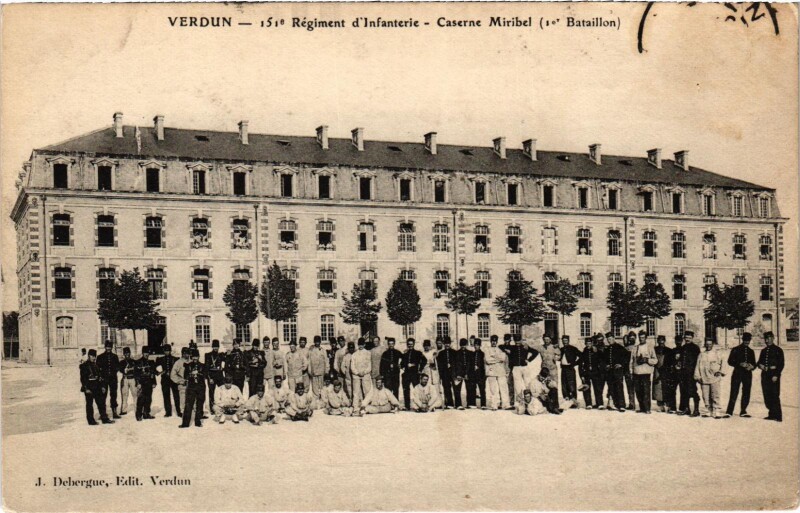 Carte postale ancienne Militaire Verdun - 151e Régiment d'Infanteire - Caserne à Verdun