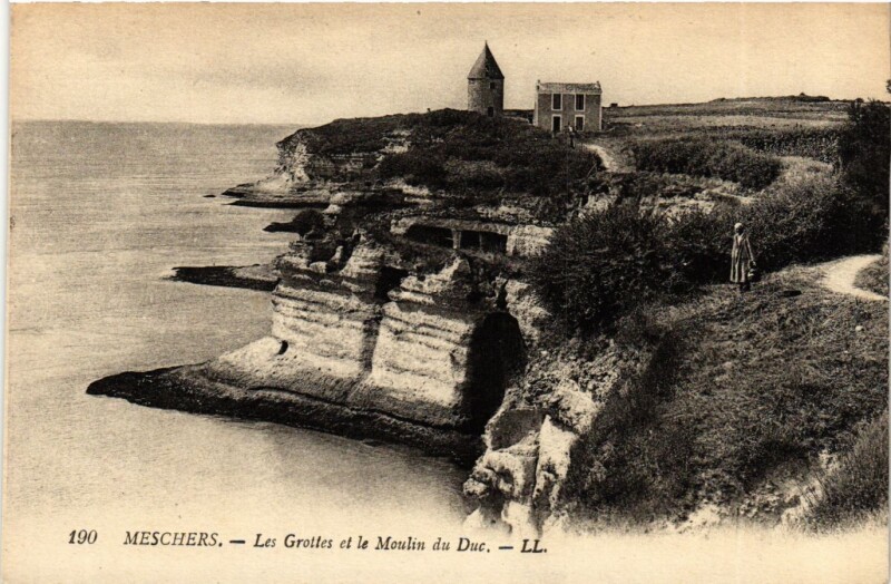 Carte postale ancienne Meschers - Les Grottes et le Moulin du Duc