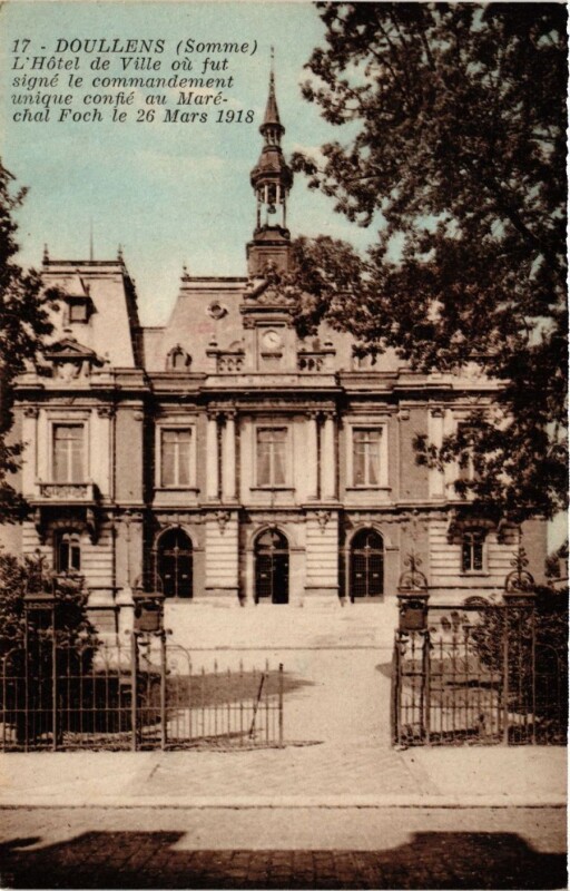 Carte postale ancienne Picardie Somme Doullens L'Hotel de Ville à Doullens