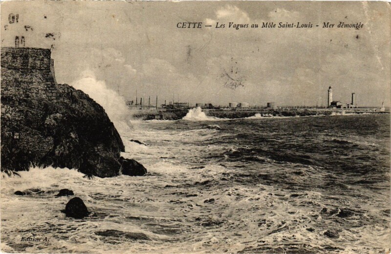 Carte postale ancienne Gard Cette Les Vagues au Mole Saint-Louis