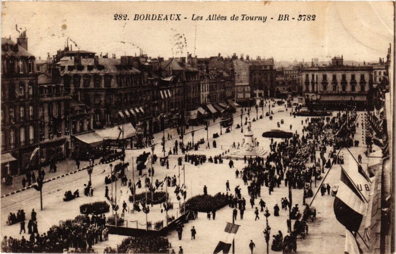 Carte postale ancienne Gironde Bordeaux Allées de Tourny statue à Bordeaux