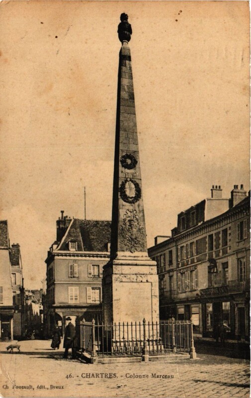 Carte postale ancienne Eure-et-Loir Chartres Colonne Marceau à Chartres