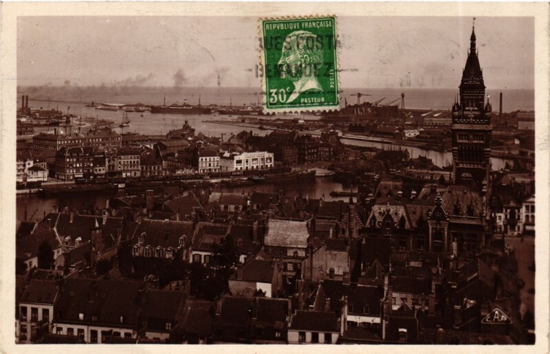 Carte postale ancienne Nord Dunkerque Vue générale du Beffroi à Dunkerque