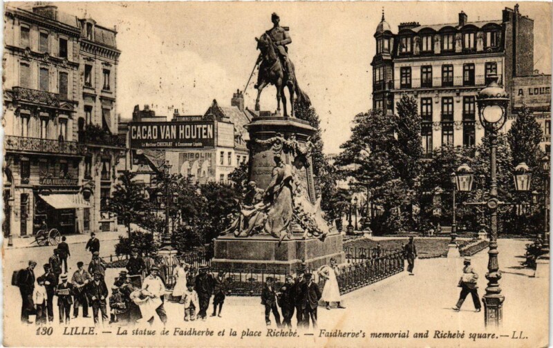 Carte postale ancienne Lille Statue de Faidherbe Place Richebé à Lille