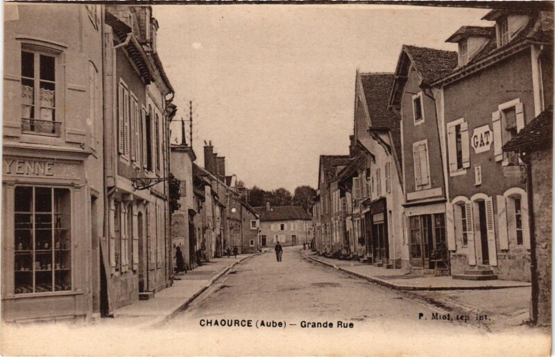 Carte postale ancienne Chaource- Grande Rue France à Chaource