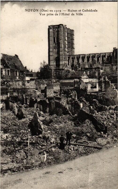 Carte postale ancienne Noyon Ruines et Cathedrale France à Noyon