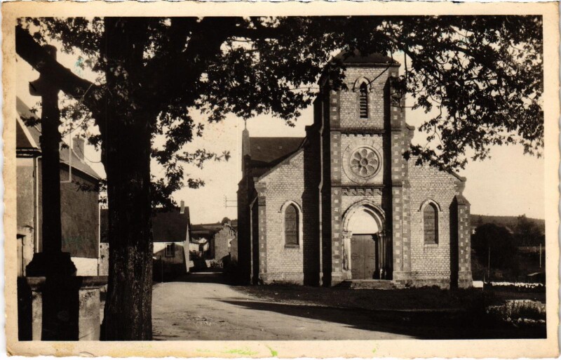 Carte postale ancienne Arleuf L'Eglise Nievre à Arleuf