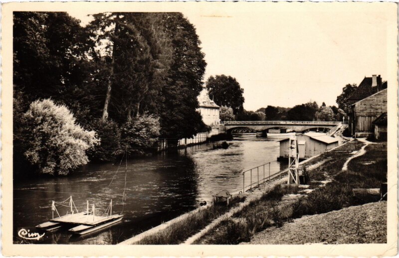 Carte postale ancienne Arcis-sur-Aube Le Pont de l'Aube à Arcis-sur-Aube