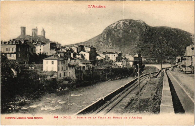 Carte postale ancienne Foix Sortie de la Ville Ariege