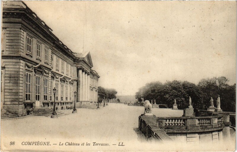 Carte postale ancienne Compiegne - Le Chateau et les Terrasses à Compiègne